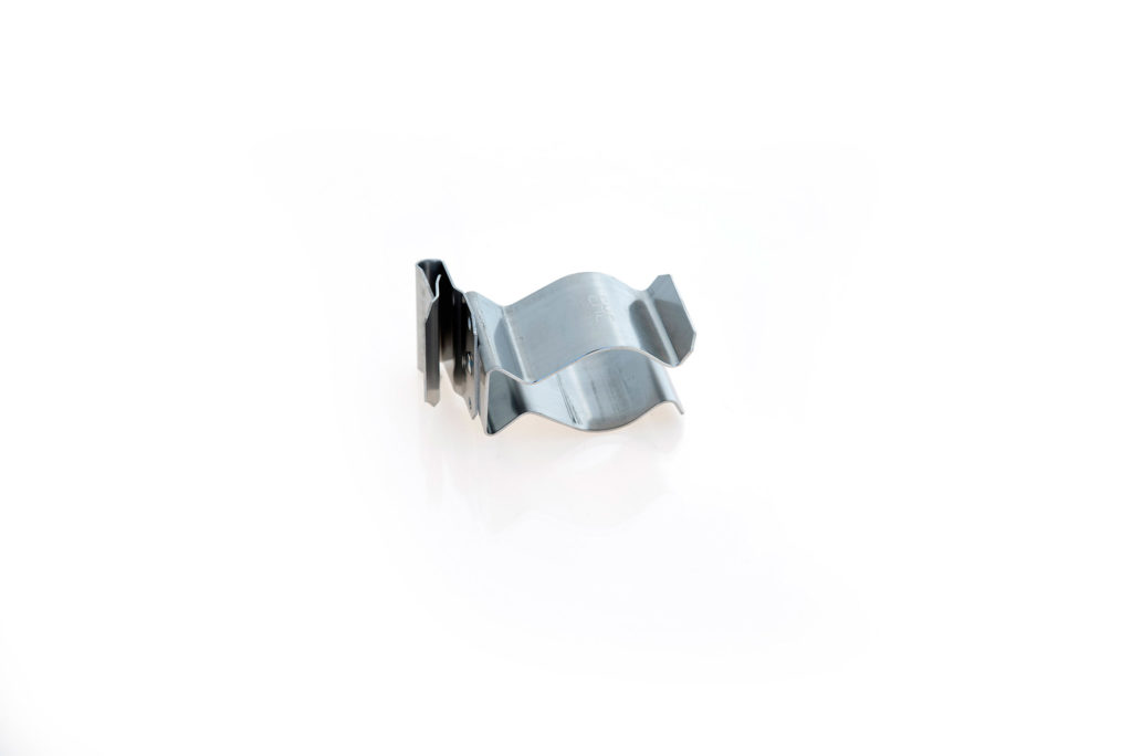 Fixation par feuillard orientable à 360°